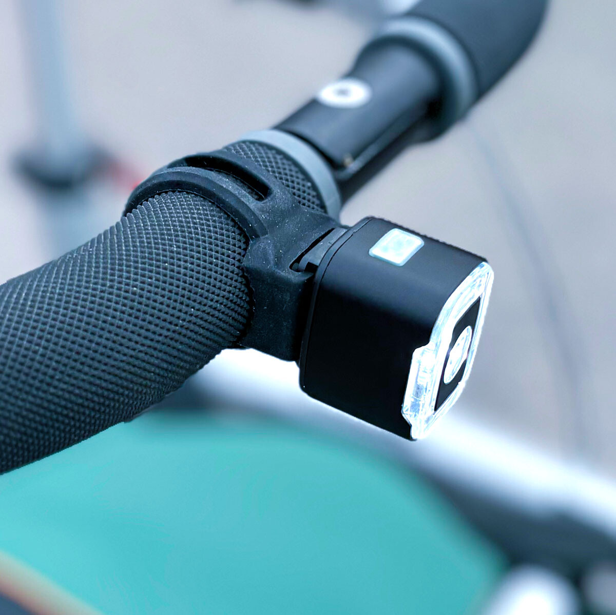 Feu avant LED 200 Lumen Rechargeable